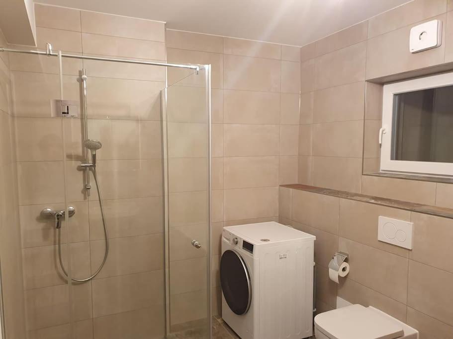 Apartment Helle 3 Souterrainwohnung In Einem Neubau-villa München