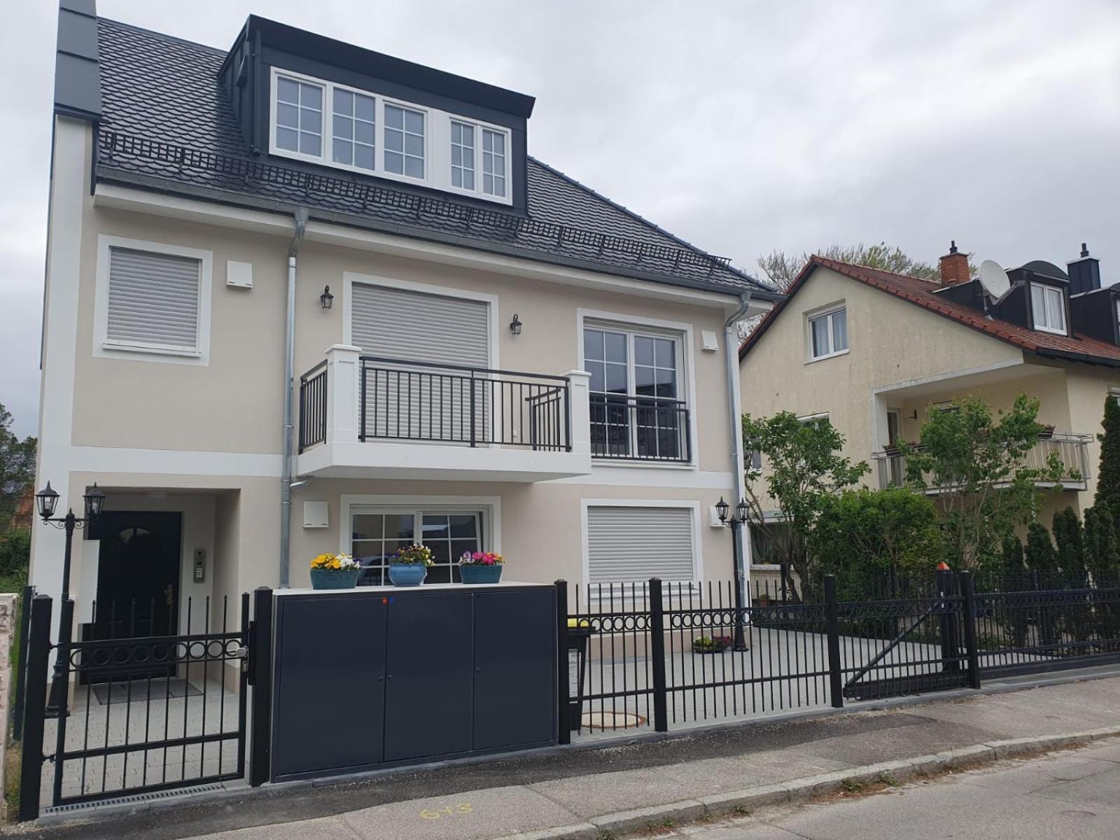 Helle 3 Souterrainwohnung In Einem Neubau-villa Apartment München